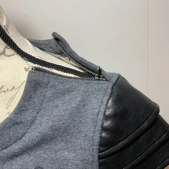 Disney Edna Mode Embroidered Faux Leather Sleeve Pullover Sweater Size XS Gray - Picture 6 of 12